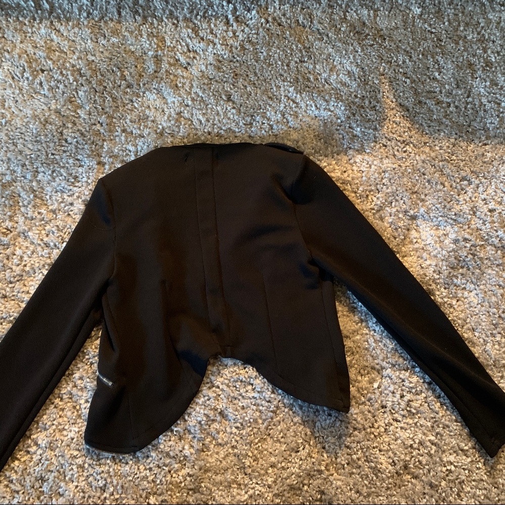 Black cropped jacket 🌸✨ - Picture 4 of 4